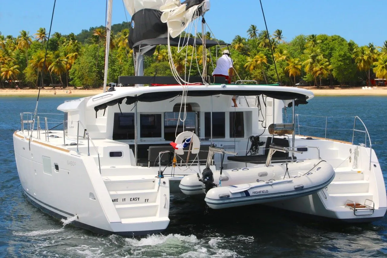 Rent a 13.96m Catamaran in Ribishi