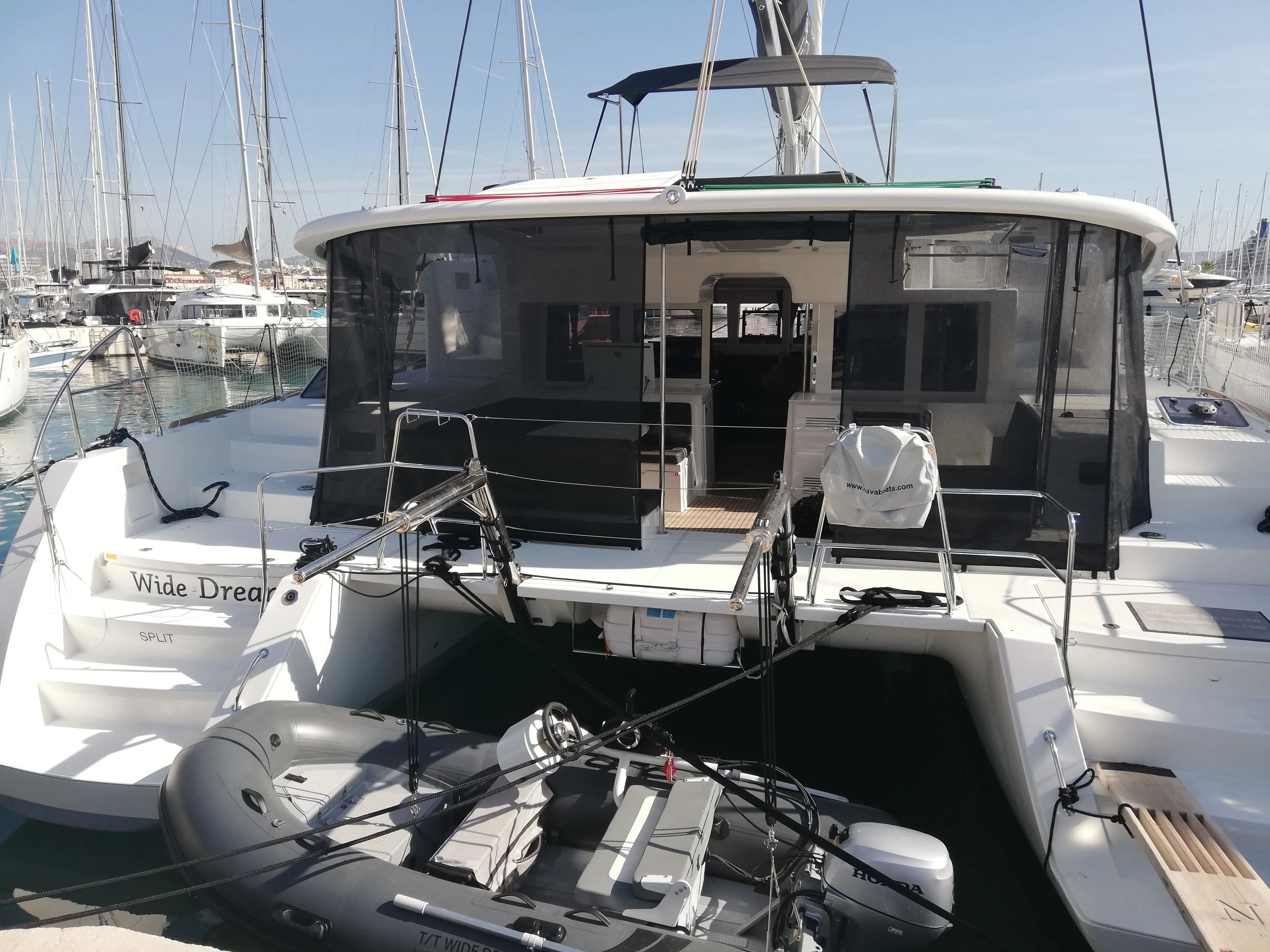 Charter a 13.96m Catamaran in Split