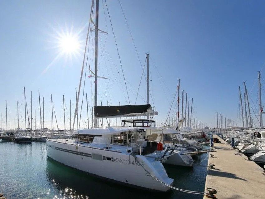 Felix Finis Charter Boat