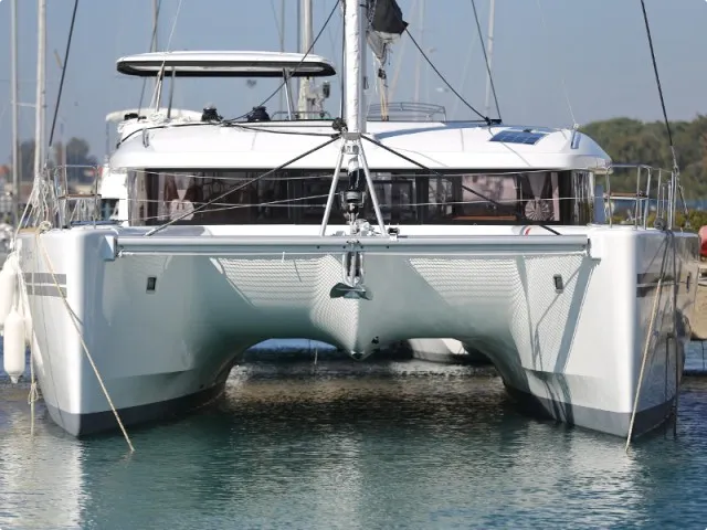 Rent a 13.96m Lagoon 450 S in Skradin