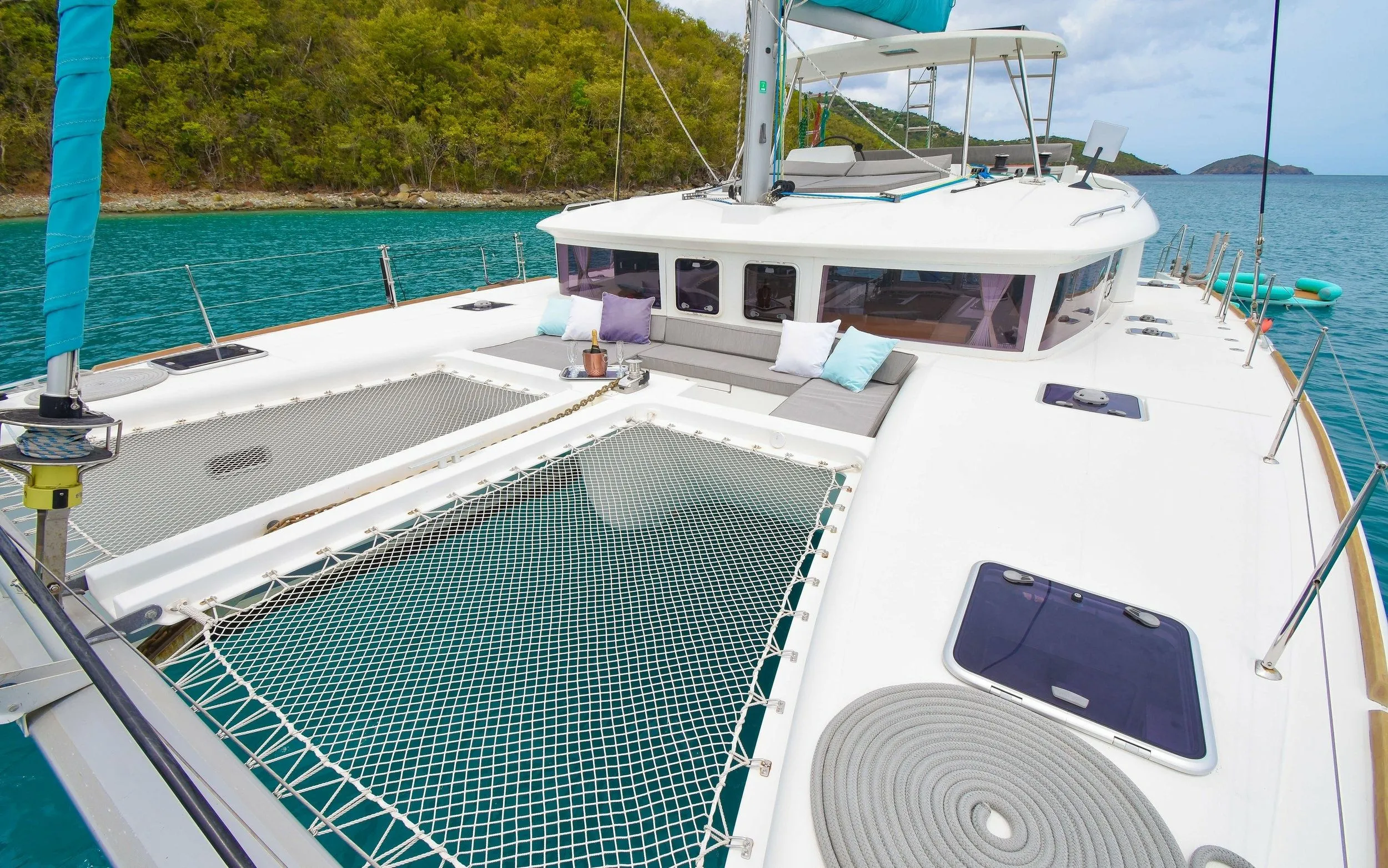 Charter a 13.96m Lagoon 450 Catamaran in Saint Thomas