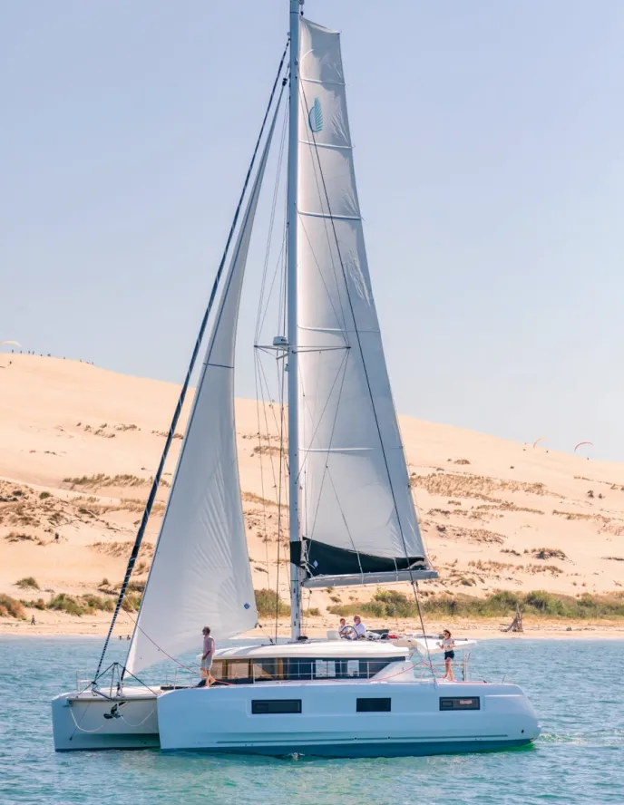 Charter a 13.99m Catamaran in Angra dos Reis