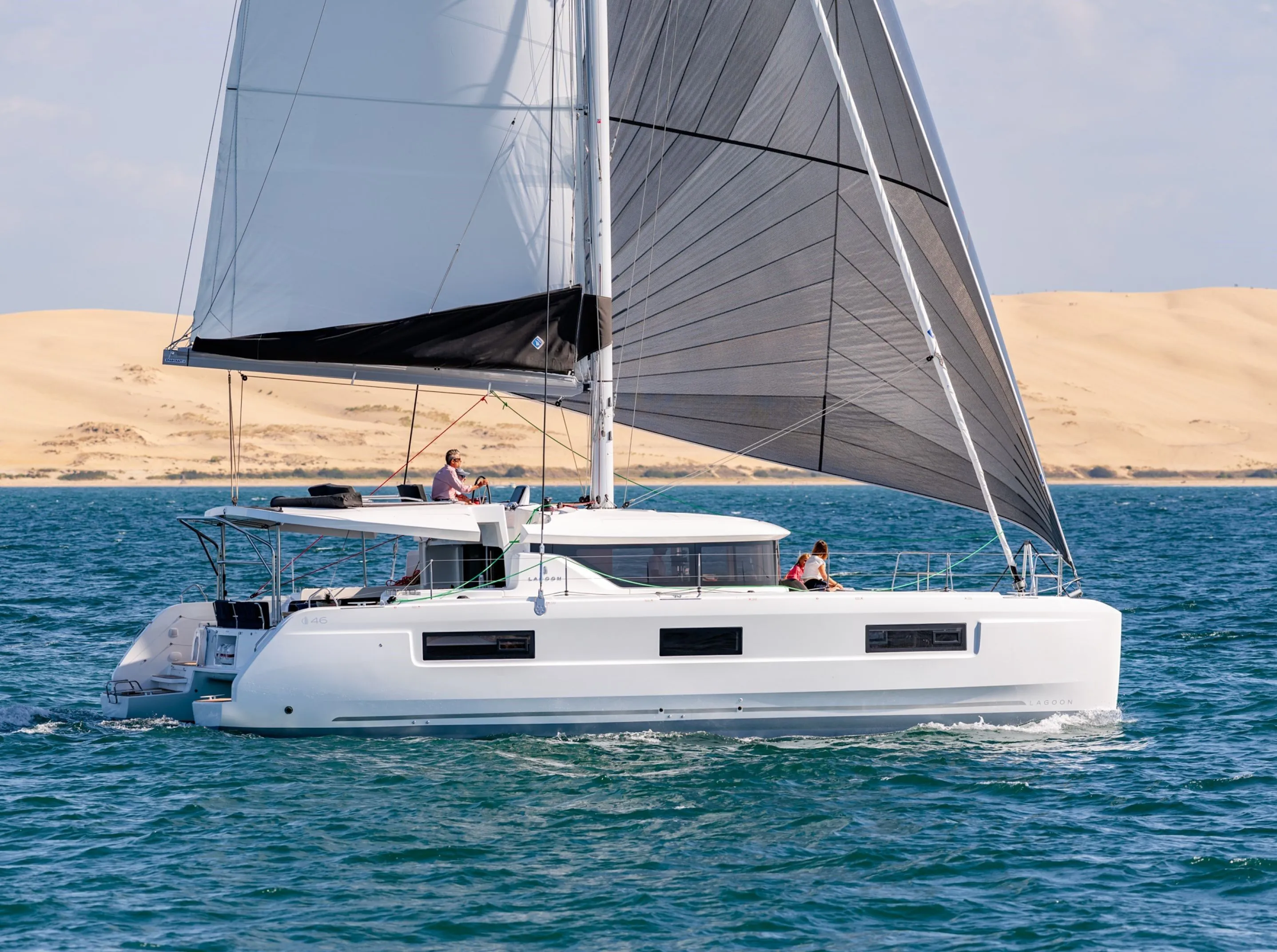 Charter a 13.99m Catamaran in Angra dos Reis