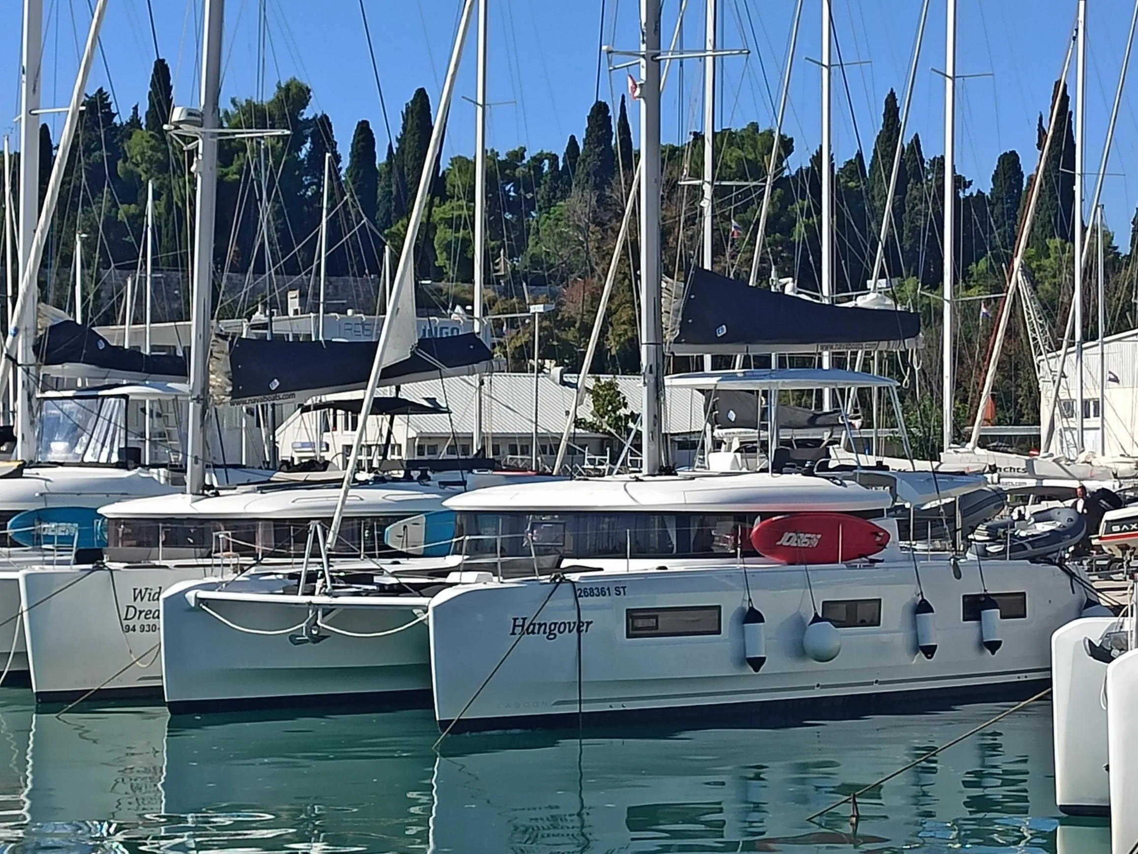 Explore Split on a 13.99m Rental Lagoon 46