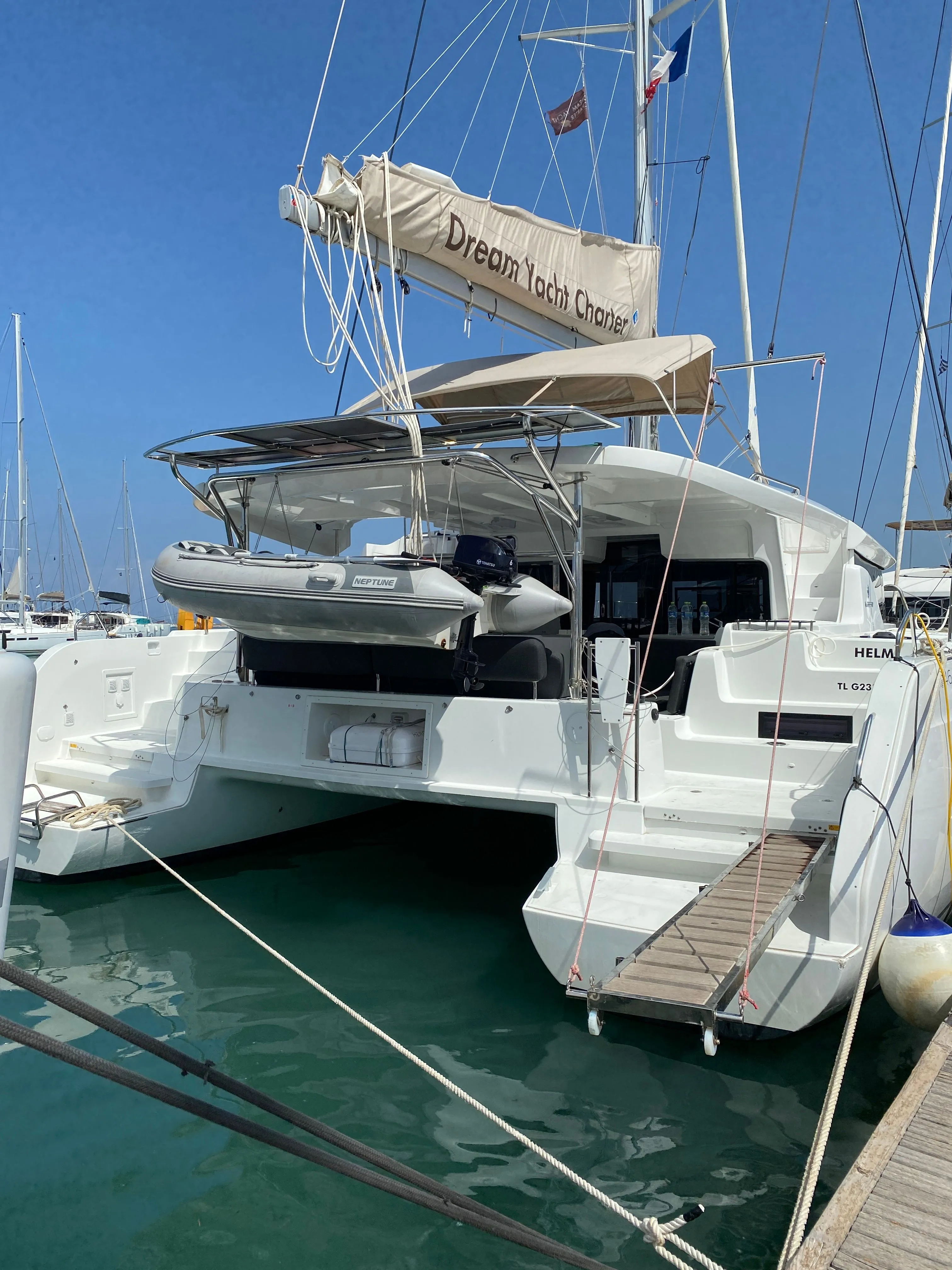 Helm Charterboot - 1