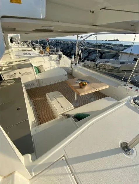 Les Jumeaux Charter Boat