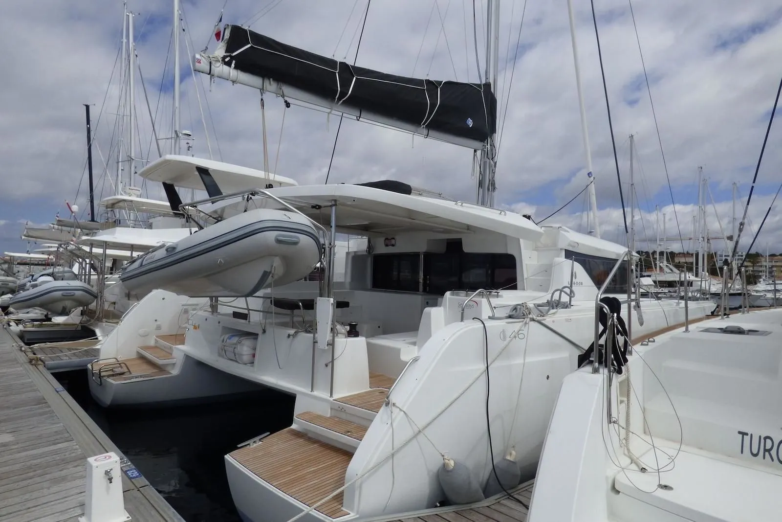 Les Jumeaux Charter Boat