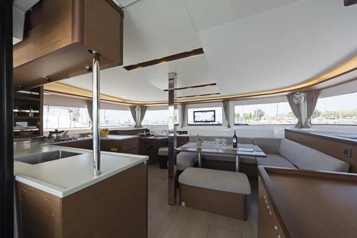 Lucky Dragon Charterboot - 5