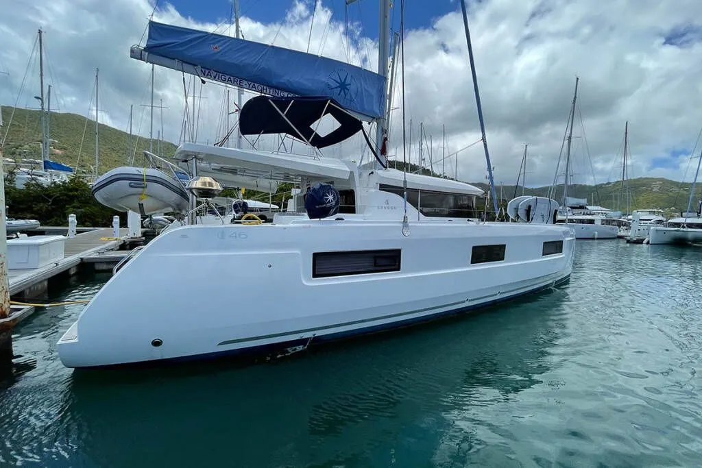 Rent a 13.99m Catamaran Lagoon 46 in Elliniko