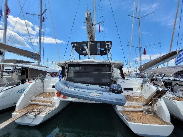 Pergisos Charterboot - 1