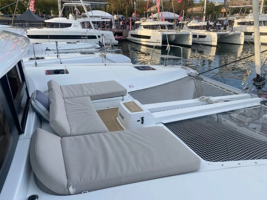 Saramimi Charter Boat
