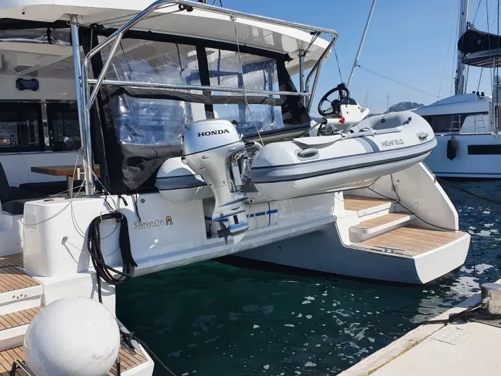 Sbronzo Charter Boat