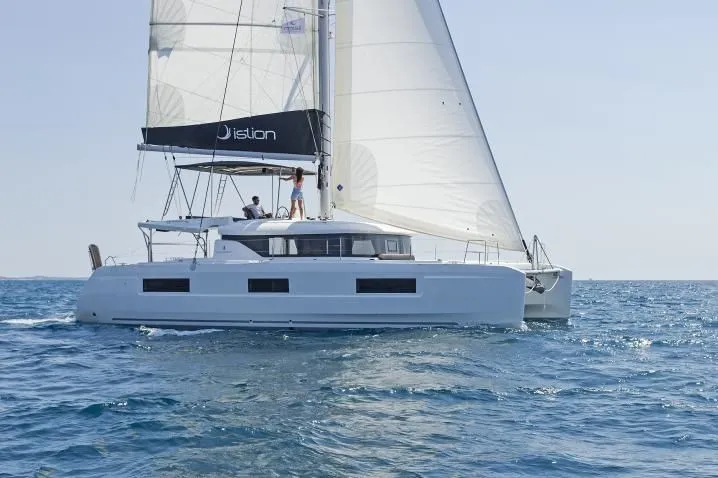 Boat - Rent a 13.99m 6 Cabin Catamaran in Athens