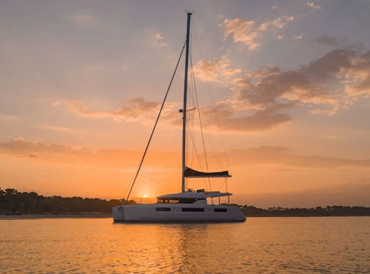 Boot - Charter a 14.76m Catamaran Lagoon 50 in Lavrion