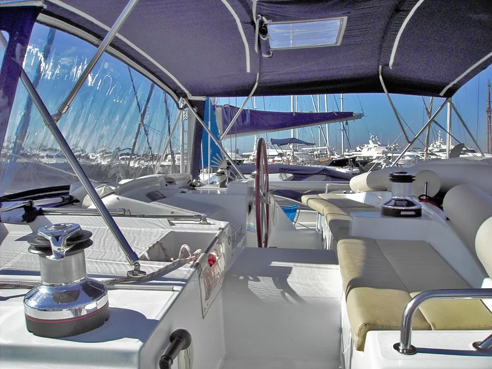 15.54m Vladivostok Lagoon 500 Hire