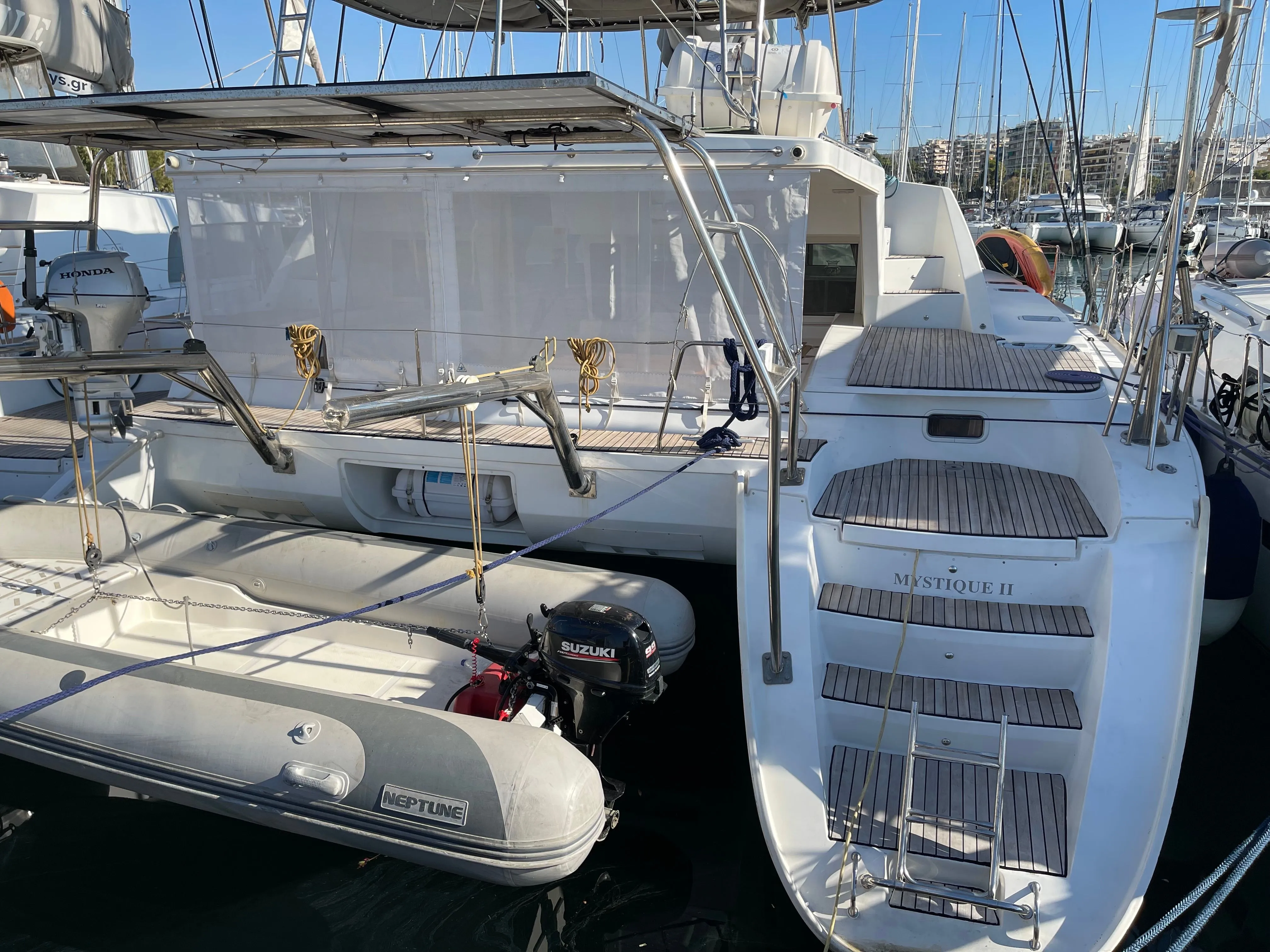 Mystique 2 Charterboot - 3