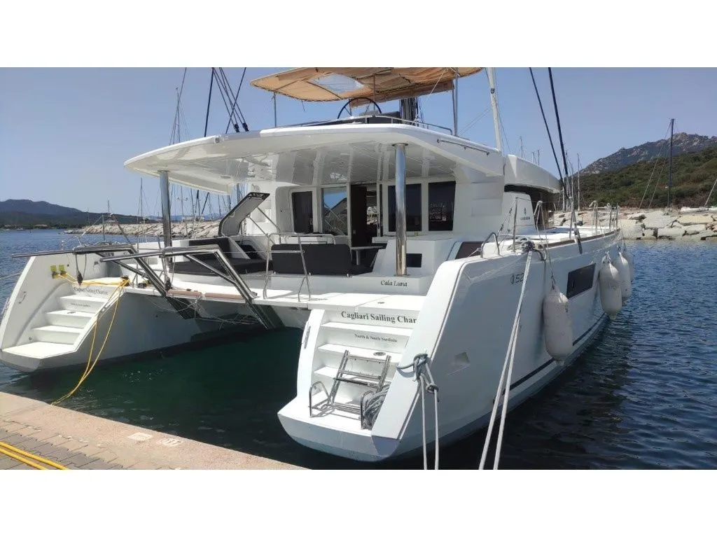 Rent a 15.8m Boat in Cagliari