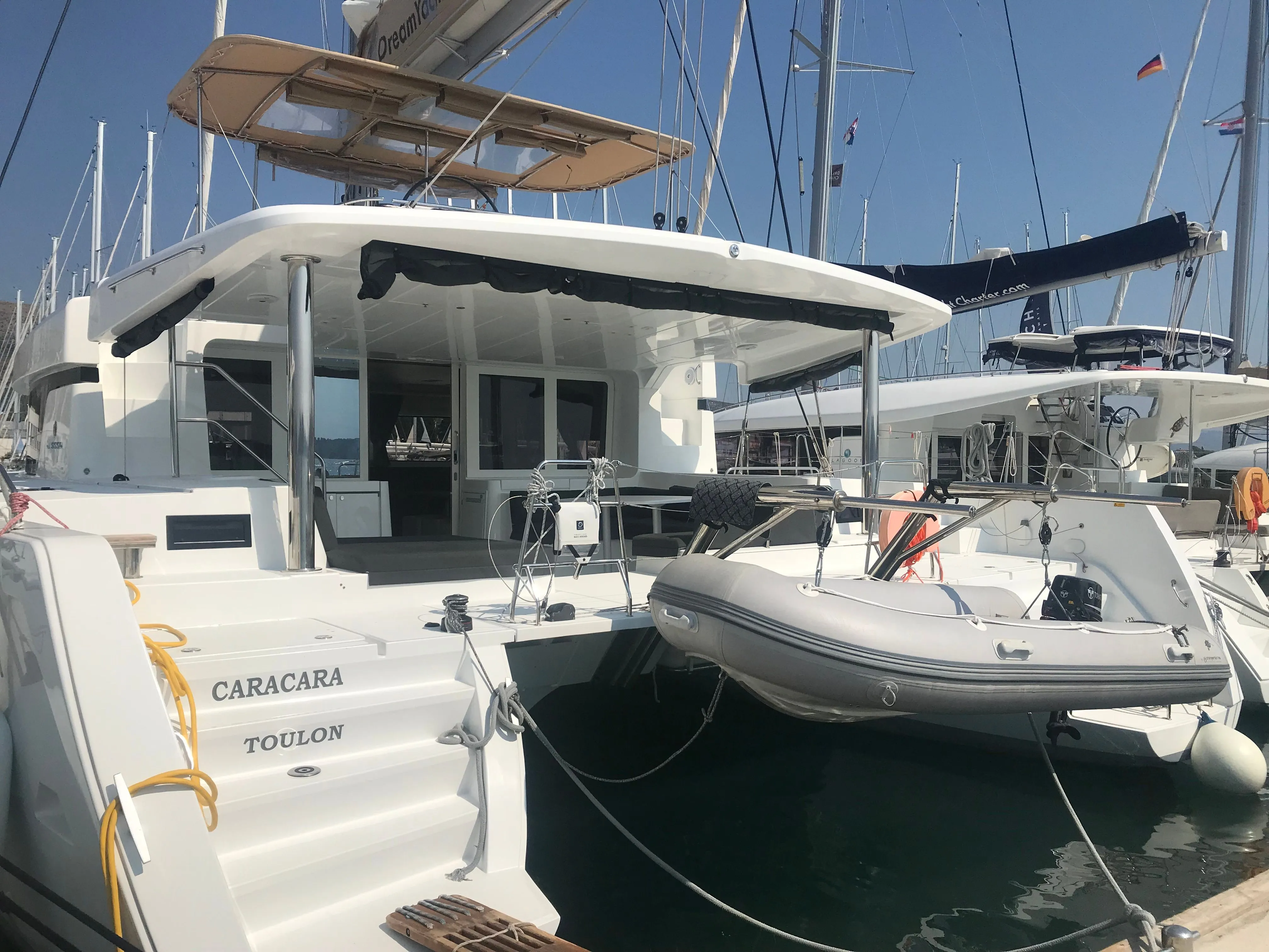 Caracara Charterboot - 4