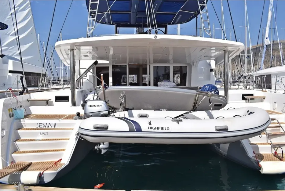 Лодка - Взять в чартер 15.85м Lagoon 52 F в Остров Иден
