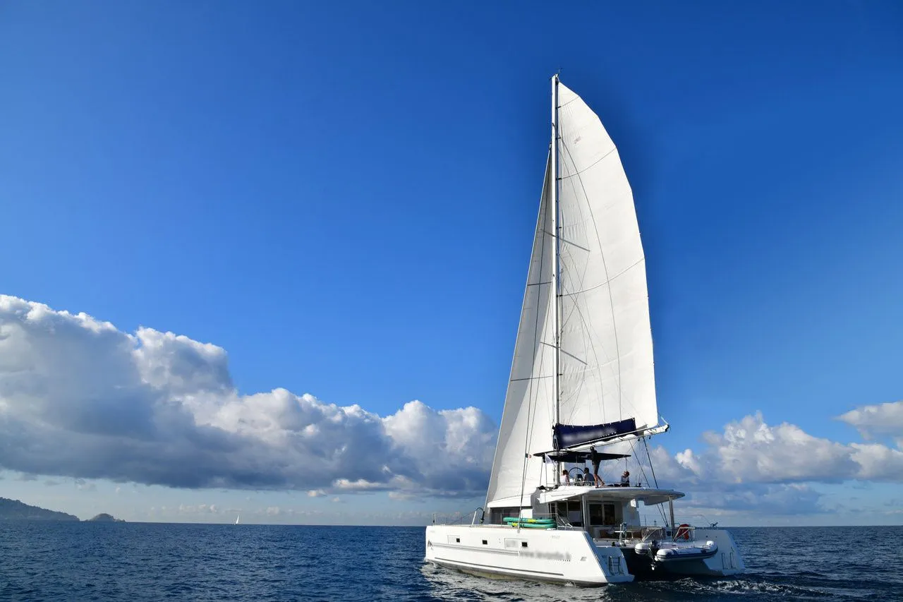 Charter a 15.85m Catamaran Lagoon 52 F in Marseille