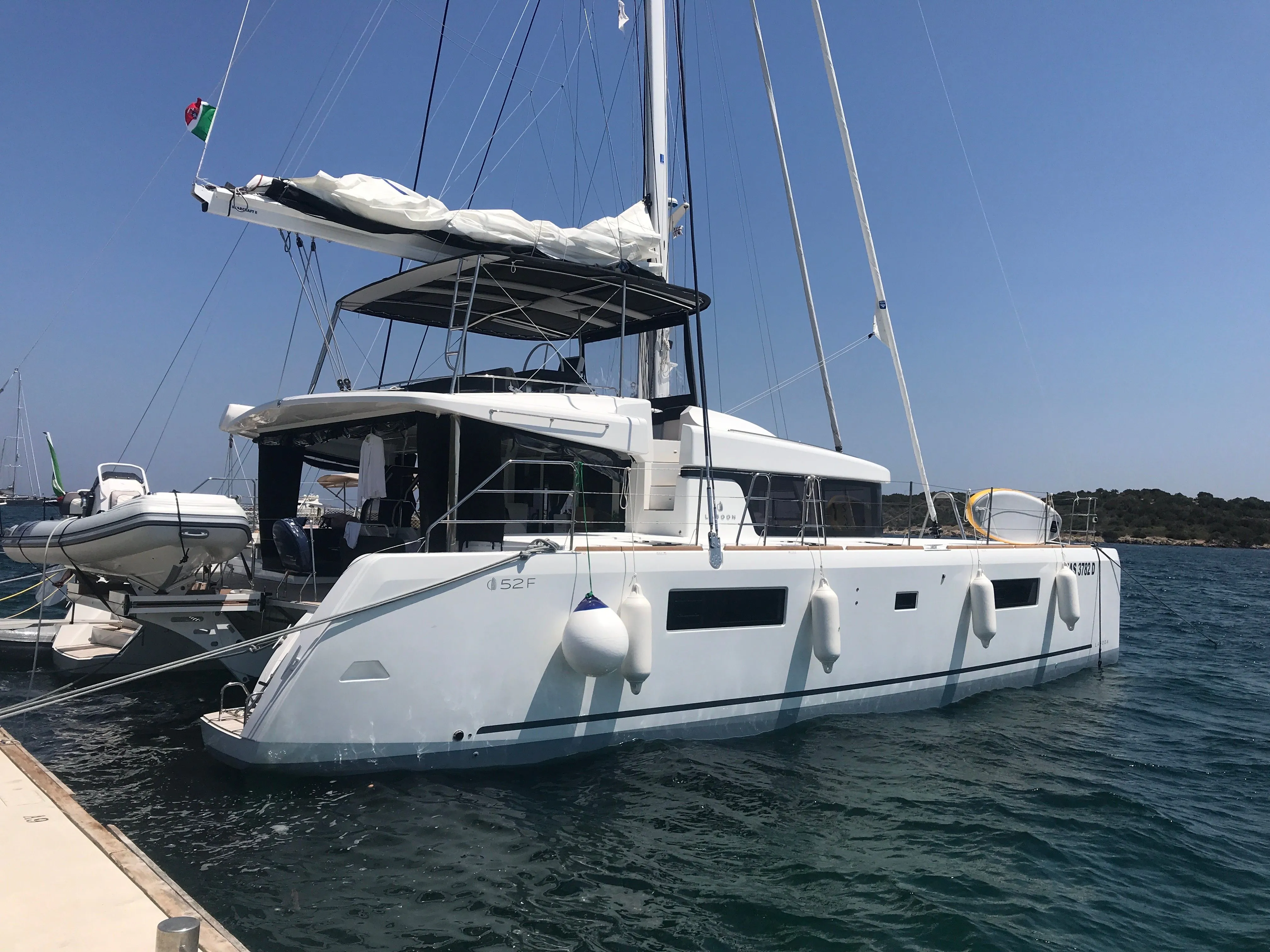 Rent a 15.84m Catamaran Lagoon 52 F in Salerno