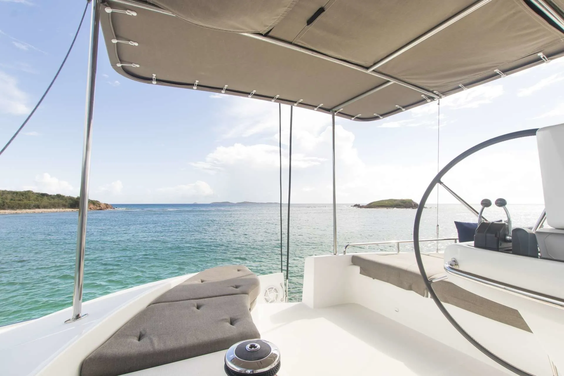 Charter a 15.84m Lagoon 52 F in Saint Thomas