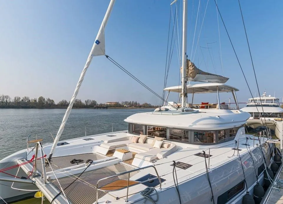 Tri Wing Charterboot - 5