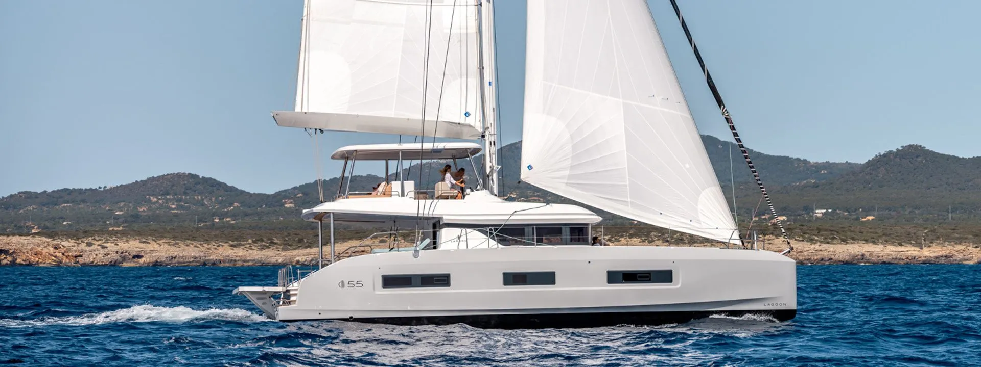 Explore Marigot on a 16.9m Rental Boat