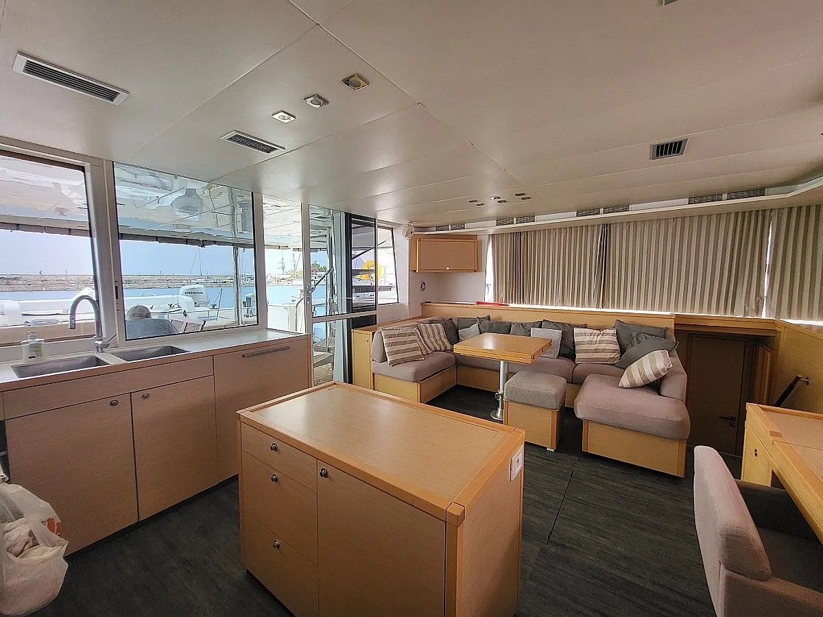 Aura Charterboot - 4