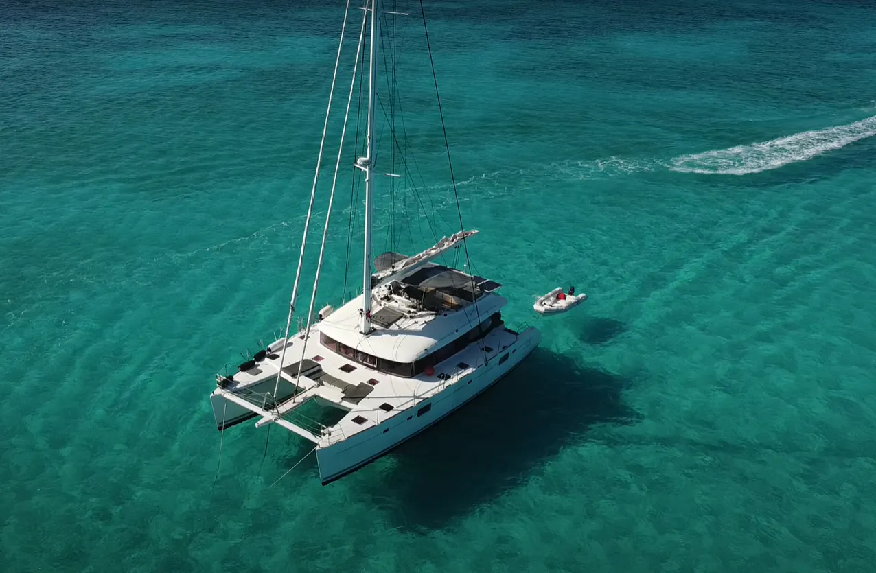 Rent a 17.07m Catamaran Lagoon 560 in Downtown Nassau