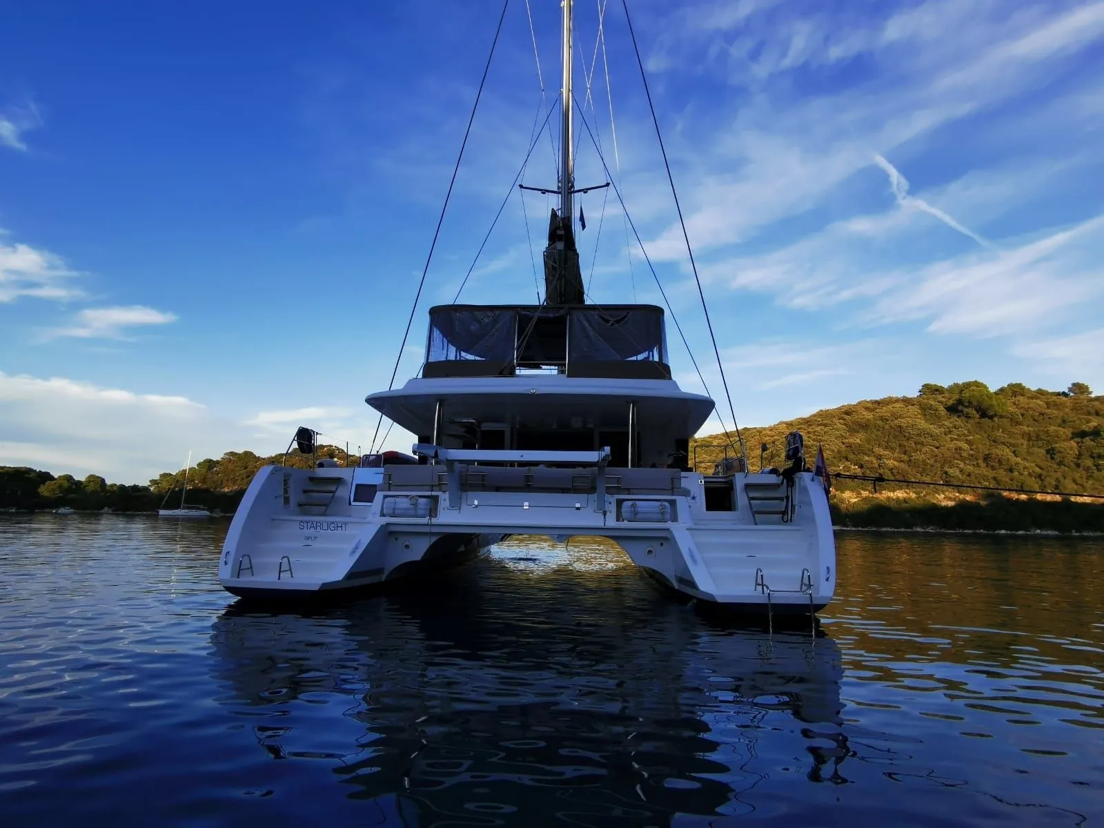 17.06m Elliniko Lagoon 560 Hire