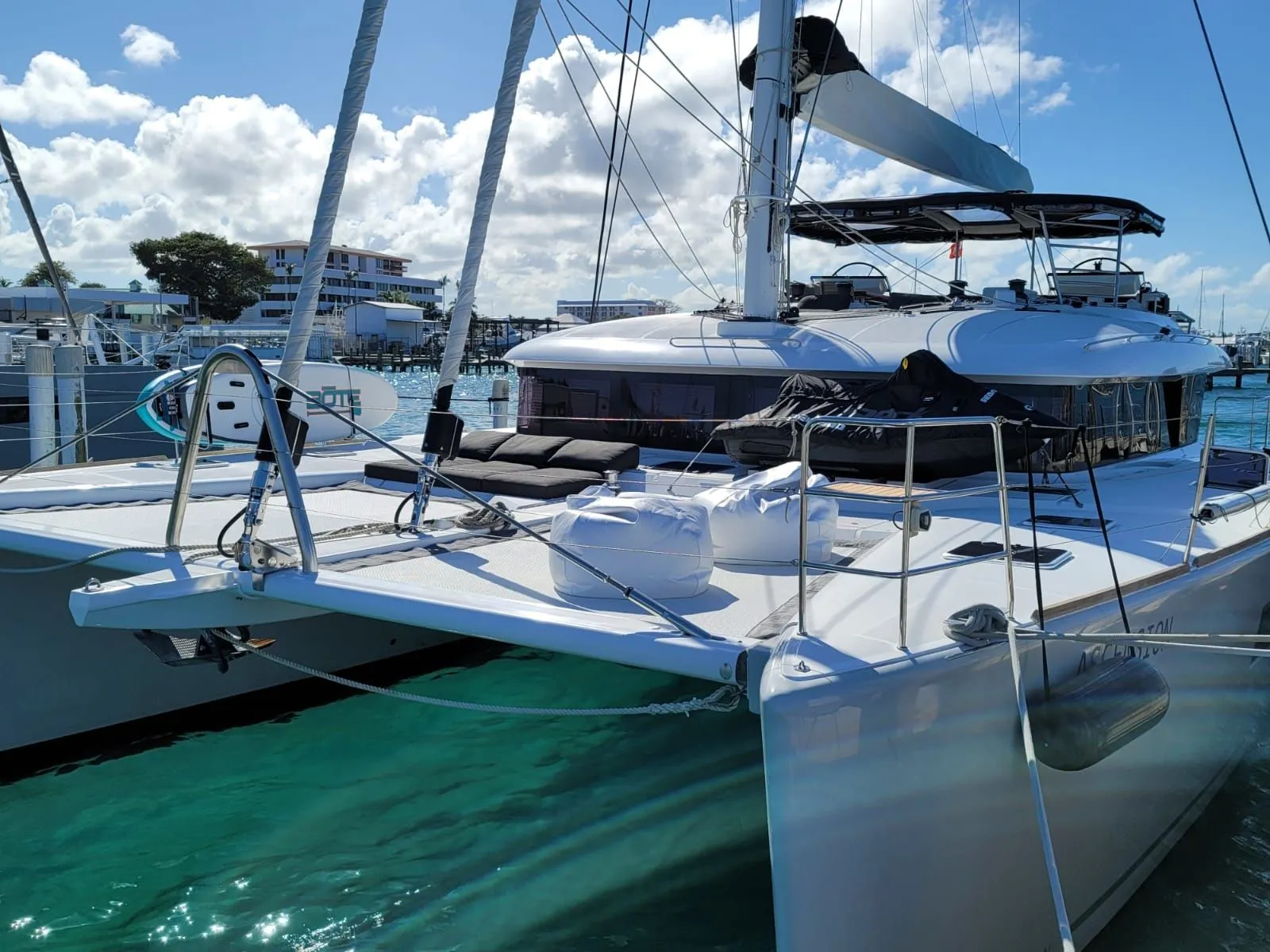 Rent a 18.91m Boat in Palm Cay