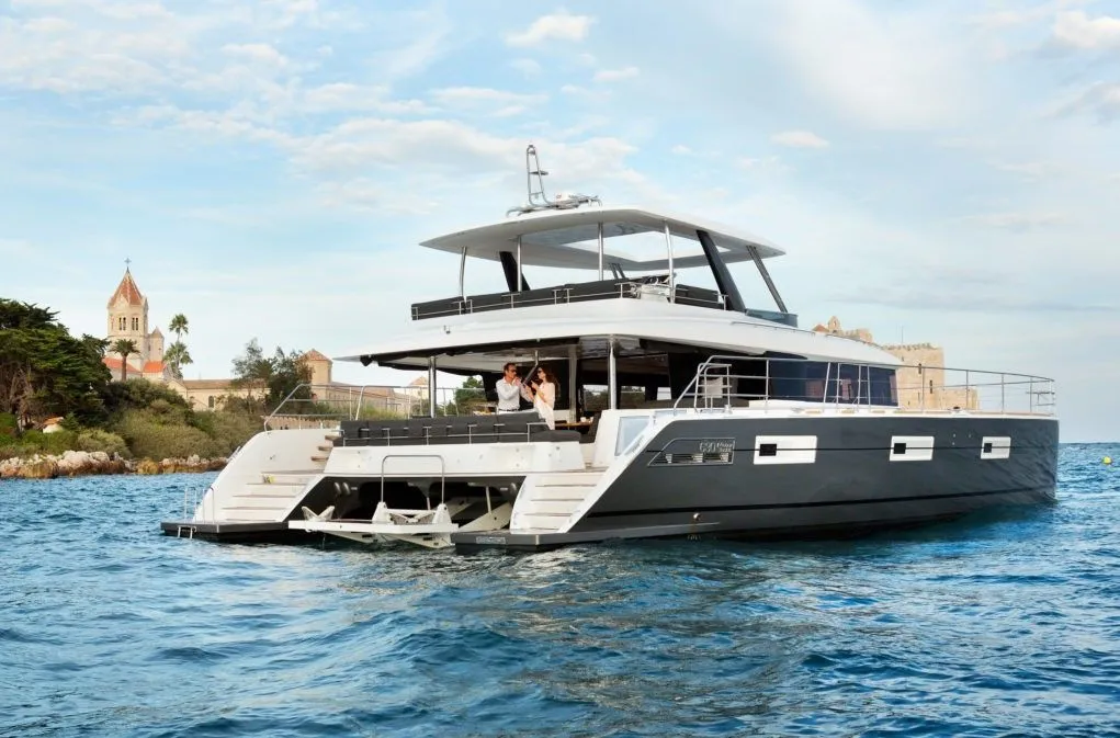 19.5m Uturoa 5 Cabin Power Catamaran Hire
