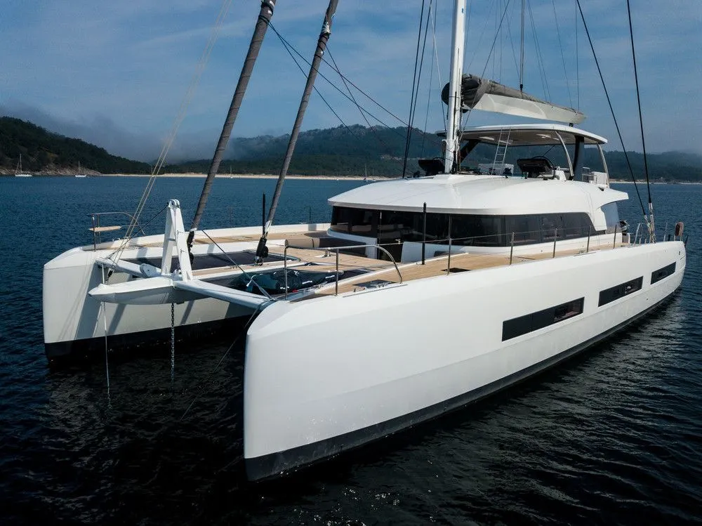 Rent a 23.28m Lagoon Seventy 7 in Papeete