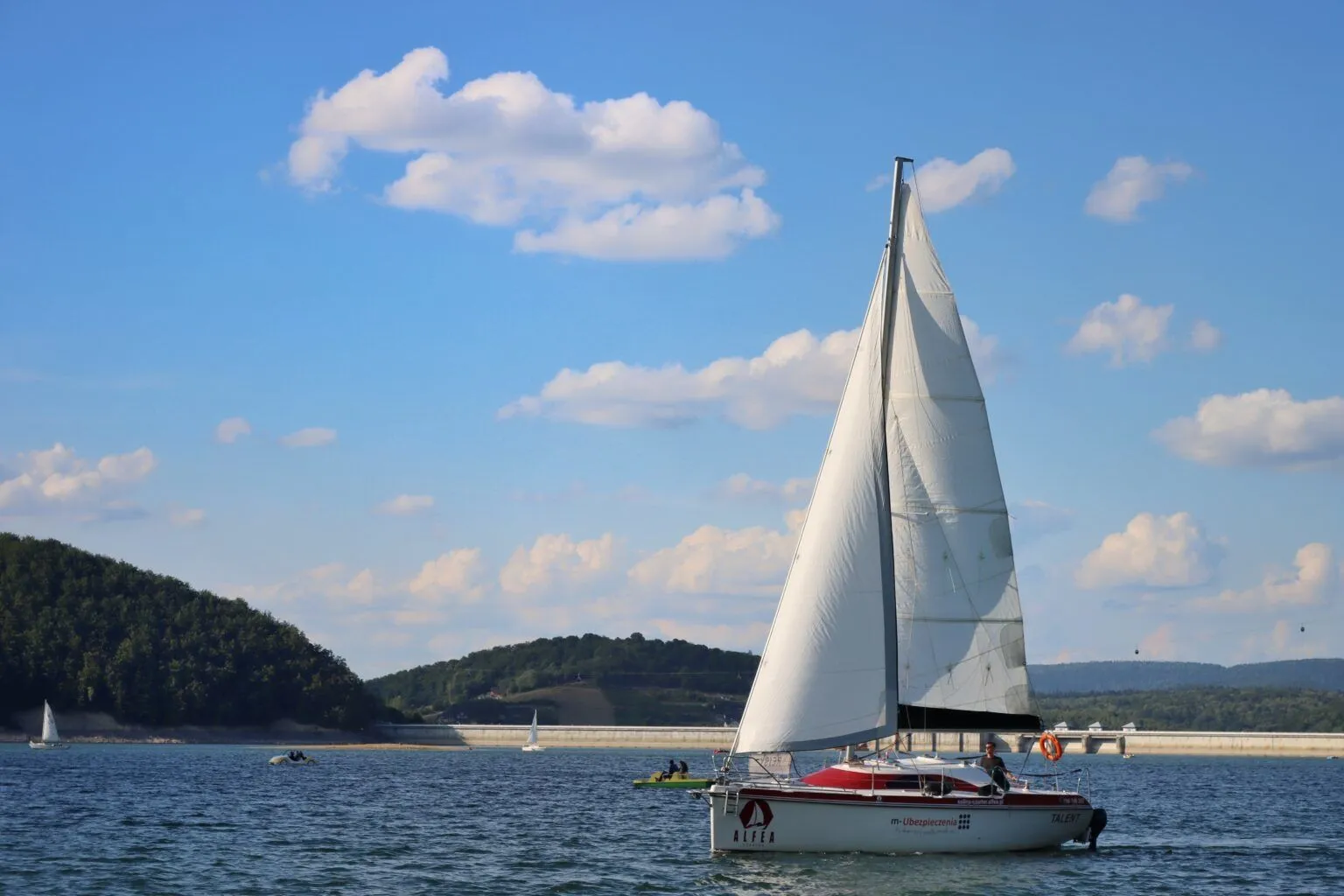 Explore Polańczyk on a 8.85m Rental Sailing Yacht