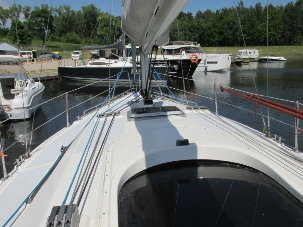 Explore Polańczyk on a 8.85m Rental Sailing Yacht