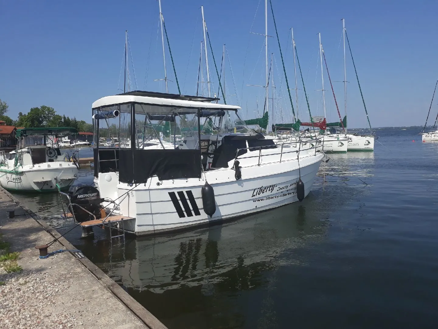 Explore Wilkasy on a 7m Rental House Boat