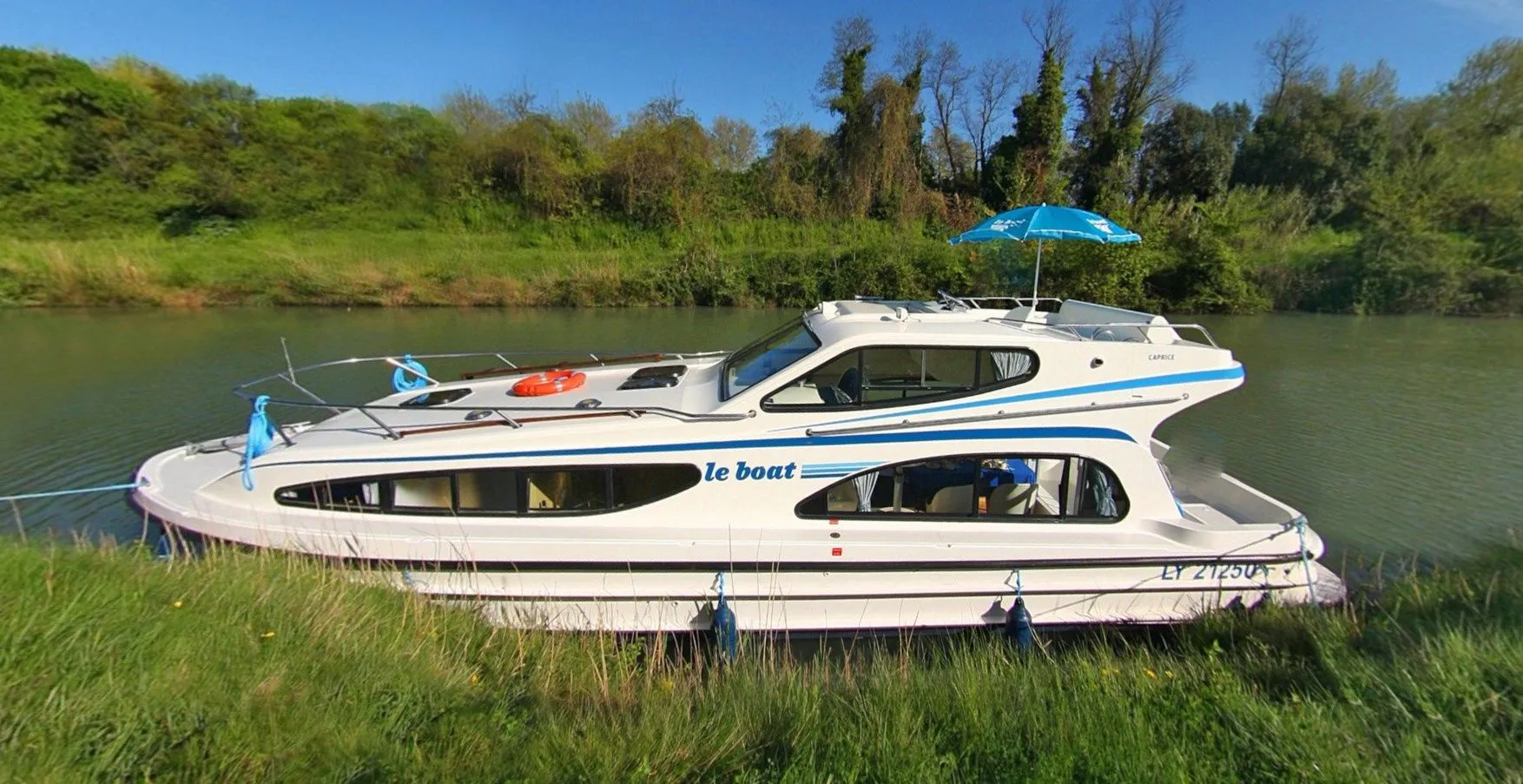 Rent a 12m Boat in Casier