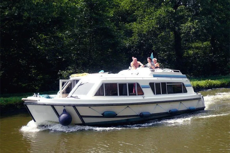 Explore Wolfsbruch on a 8.8m Rental House Boat
