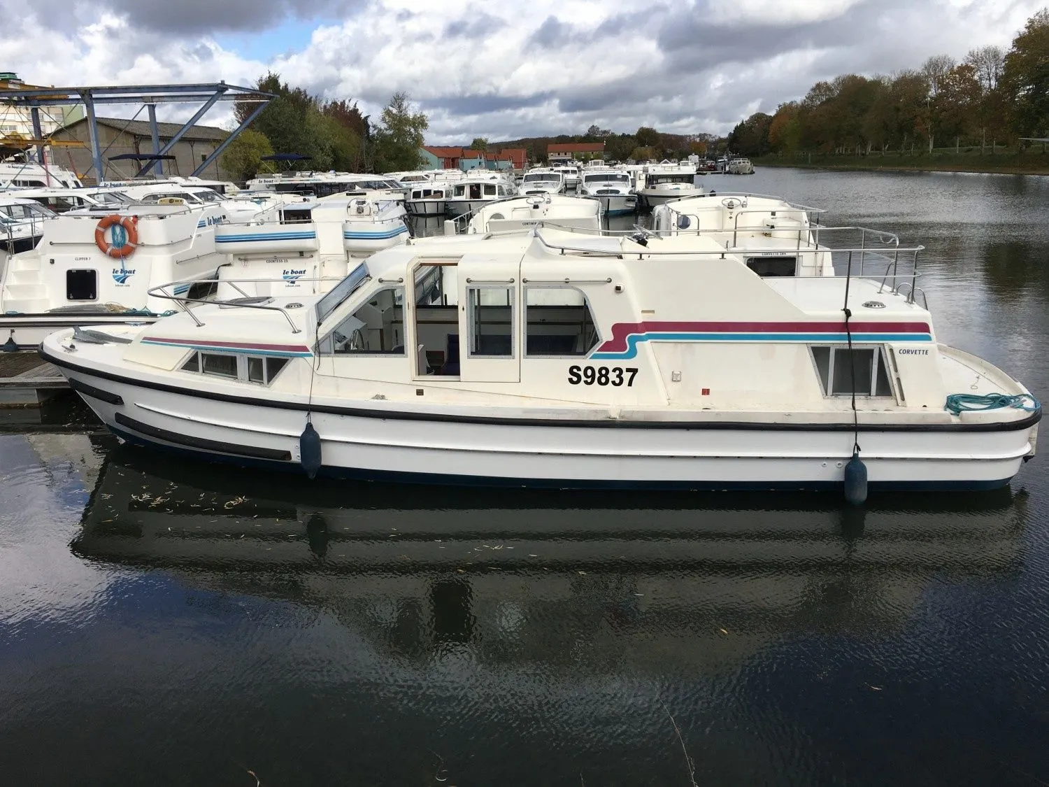 Charter a 11.35m Boat in St. Jean-de-Losne