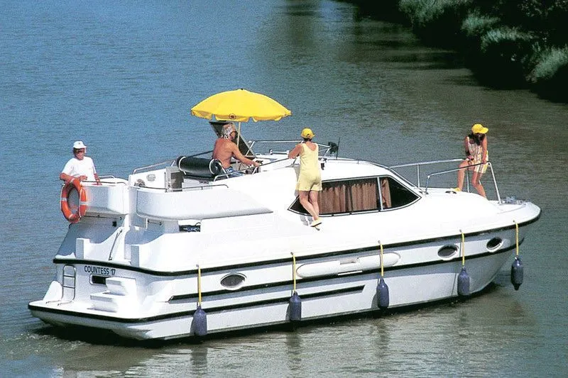 Charter a 10.2m 2 Cabin House Boat in Portiragnes