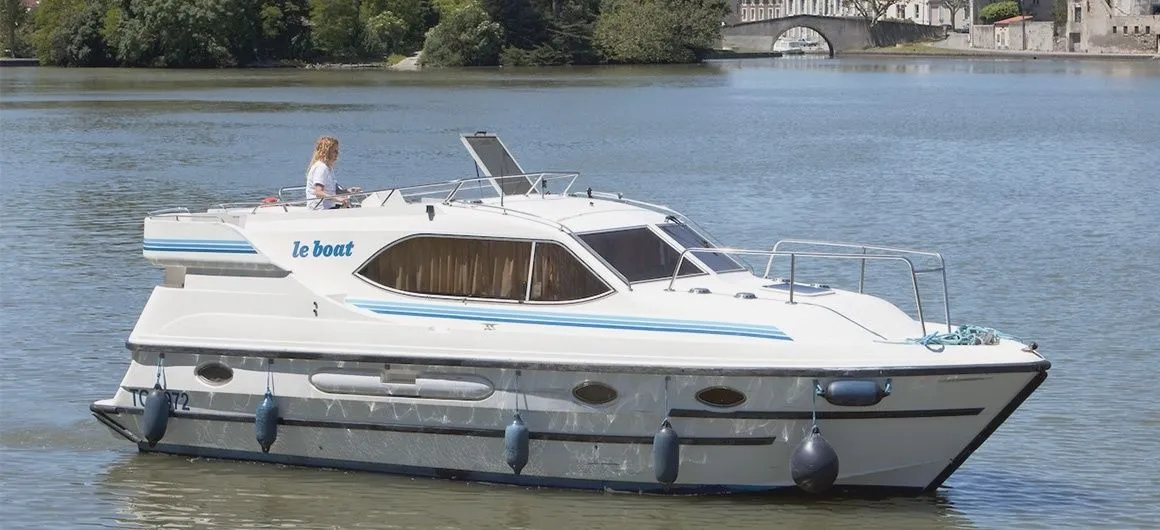 Charter a 10.2m 2 Cabin House Boat in Portiragnes