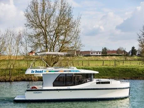 PF Cassafieres 7 Charter Boat