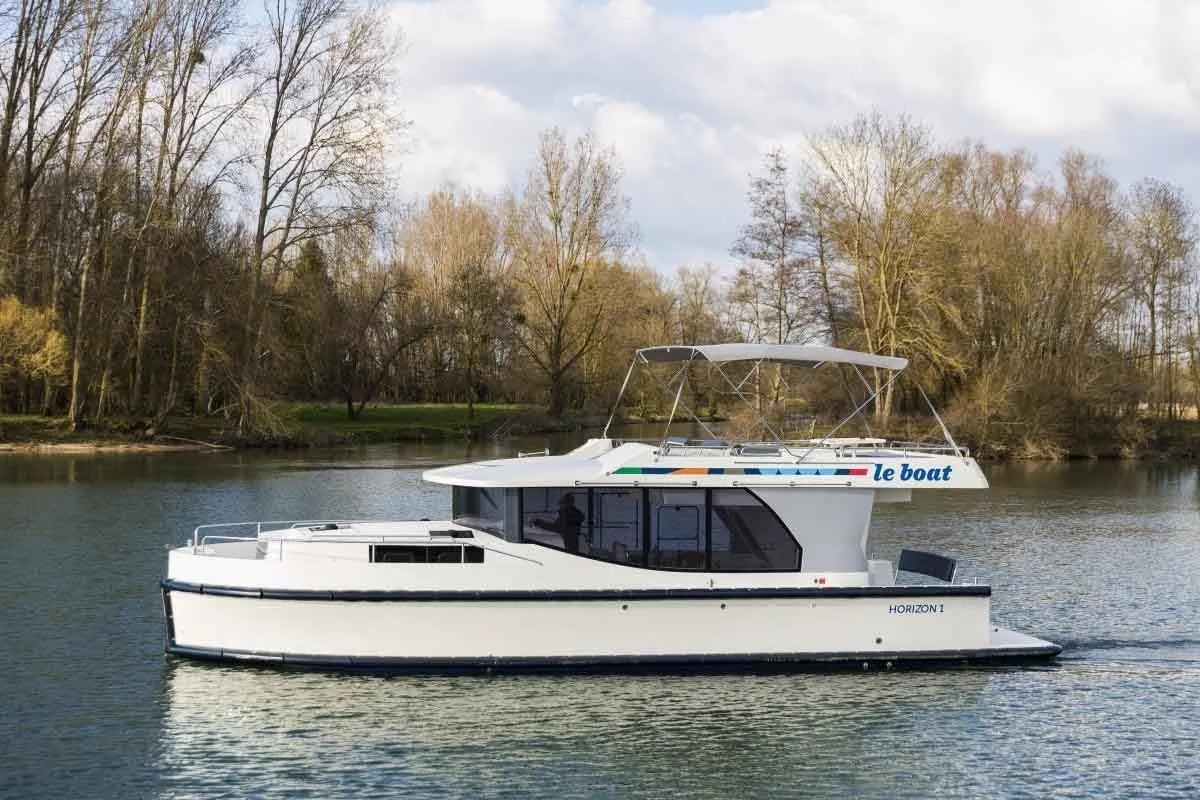 PF Cassafieres 7 Charter Boat