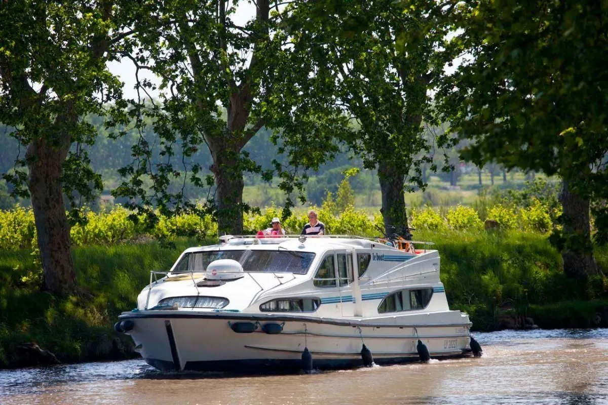 Rent a 14.5m 4 Cabin House Boat in Portiragnes