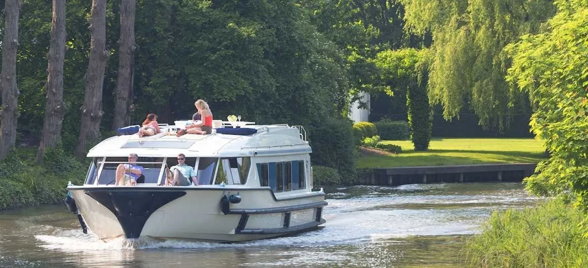 Explore Portiragnes on a 14.97m 3 Cabin House Boat Rental