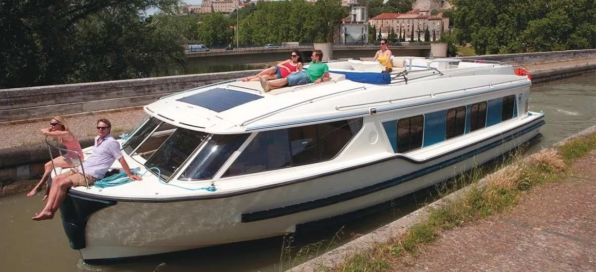 Master Cassafières Charter Boat