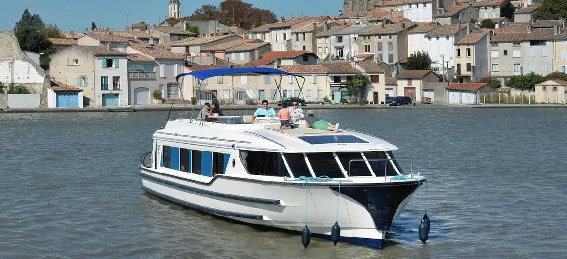Charter a 14.97m 4 Cabin House Boat in Portiragnes
