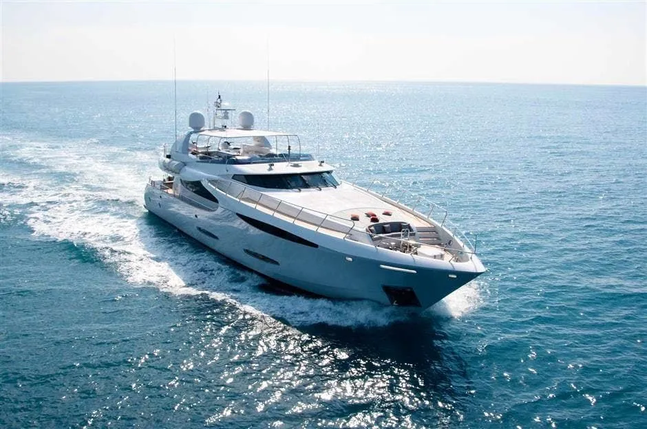 Explore Dubai on a 32.61m Rental Boat