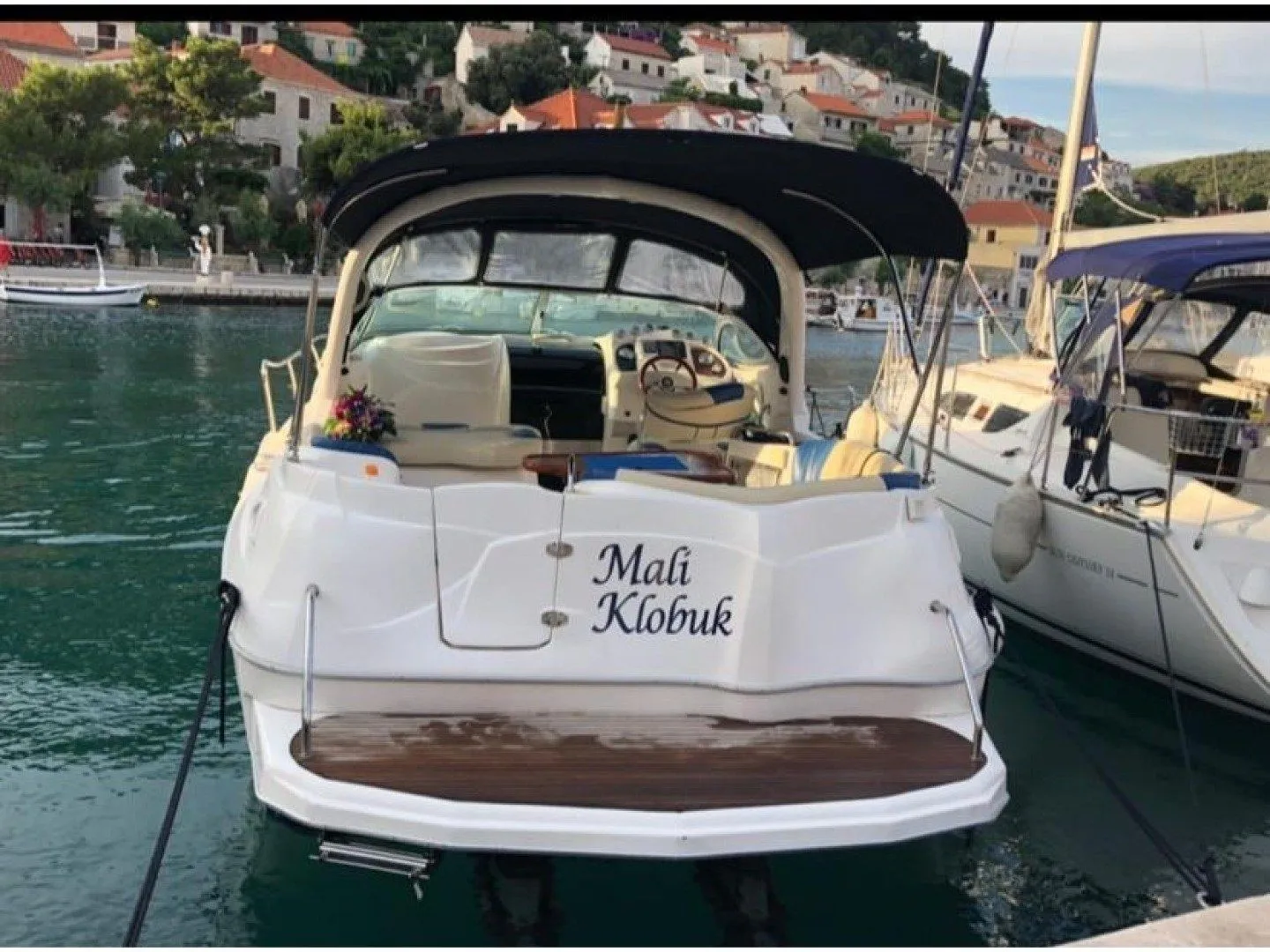 Rent a 9.1m Motor Yacht in Stobreč